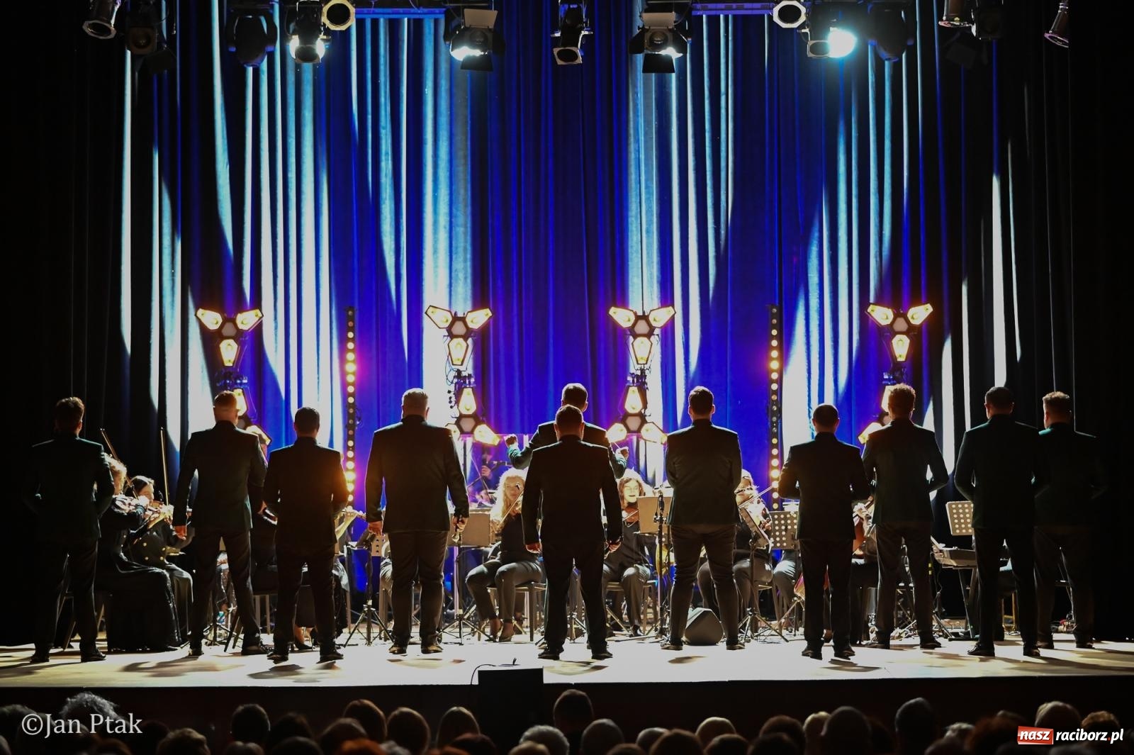 Zdjęcie w galerii na portalu naszraciborz.pl: 10 Tenorów – z miłości do kobiet. Muzyczne święto w Raciborskim Centrum Kultury [FOTO i WIDEO] wiadomości z regionu