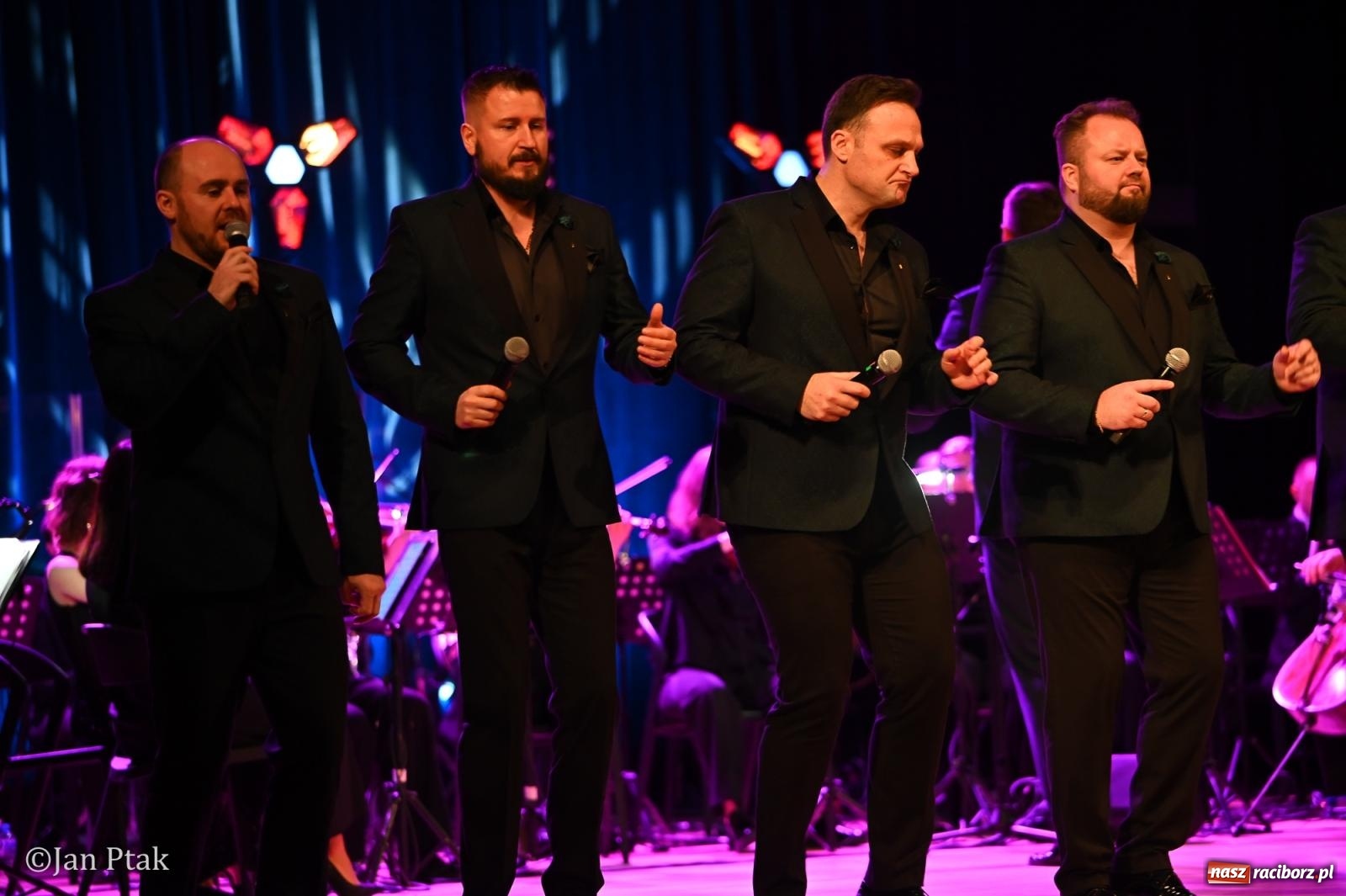 Zdjęcie w galerii na portalu naszraciborz.pl: 10 Tenorów – z miłości do kobiet. Muzyczne święto w Raciborskim Centrum Kultury [FOTO i WIDEO] wiadomości z regionu