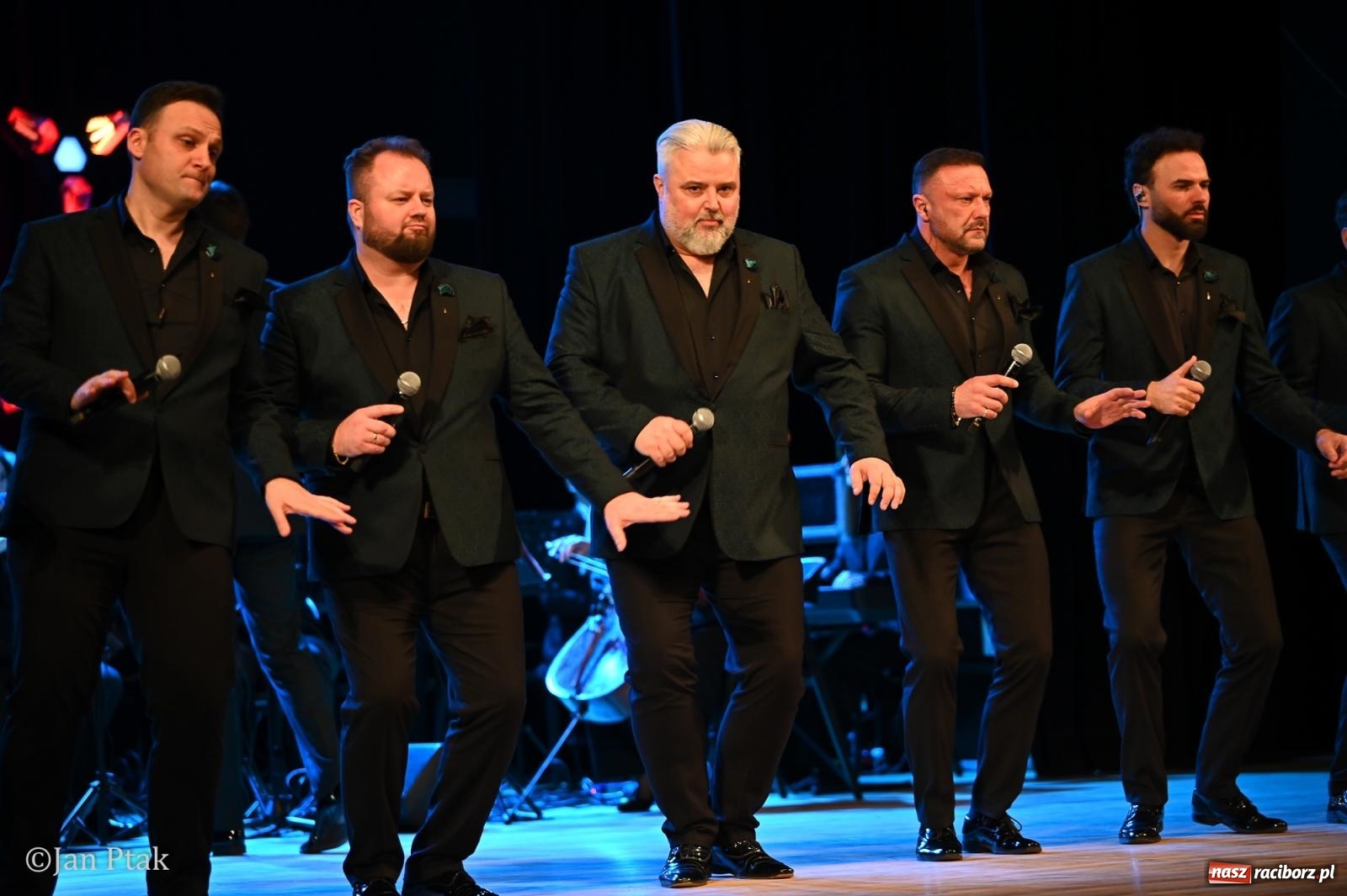 Zdjęcie w galerii na portalu naszraciborz.pl: 10 Tenorów – z miłości do kobiet. Muzyczne święto w Raciborskim Centrum Kultury [FOTO i WIDEO] wiadomości z regionu