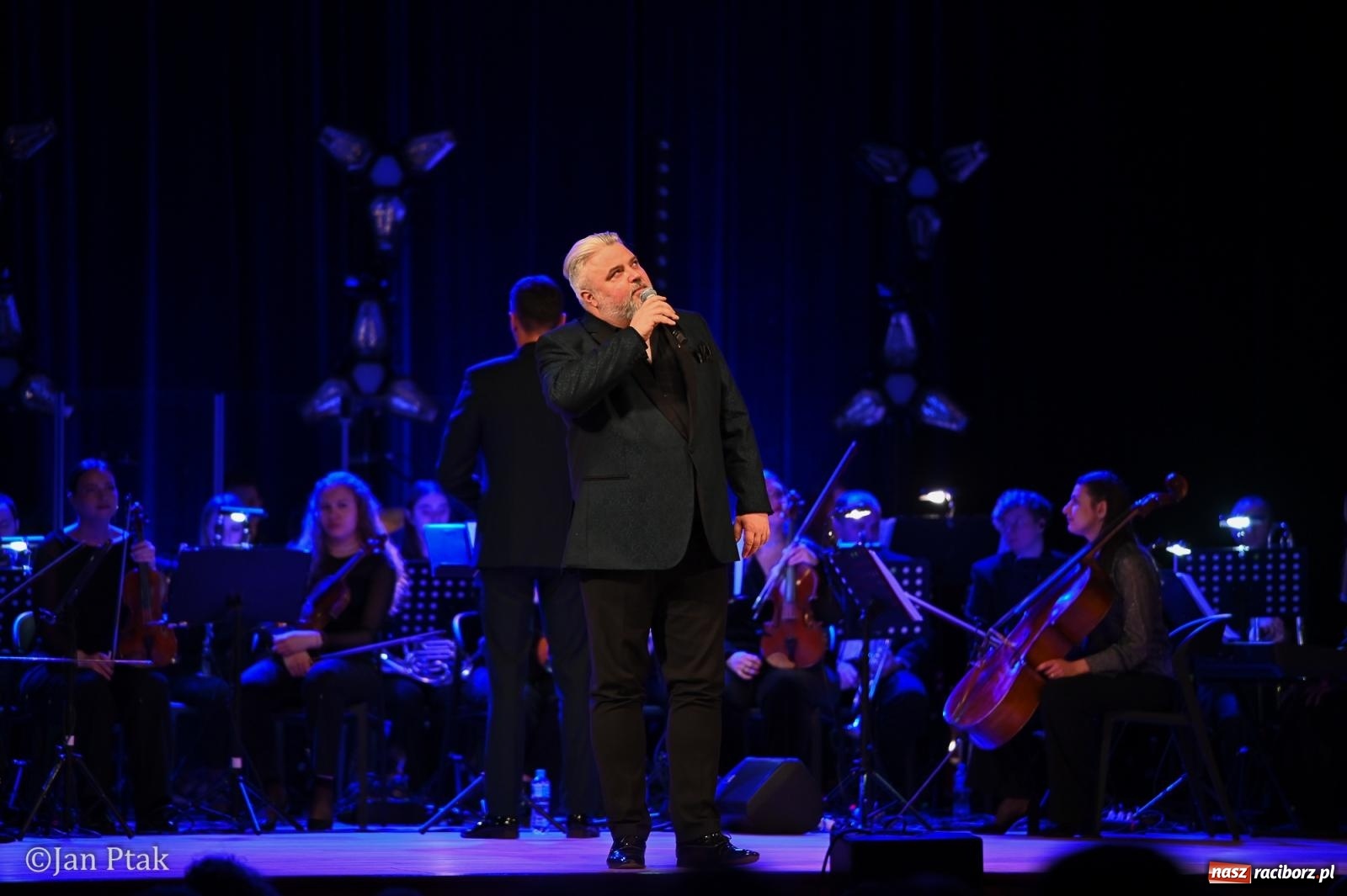 Zdjęcie w galerii na portalu naszraciborz.pl: 10 Tenorów – z miłości do kobiet. Muzyczne święto w Raciborskim Centrum Kultury [FOTO i WIDEO] wiadomości z regionu