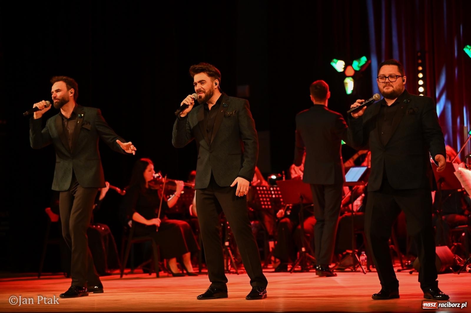 Zdjęcie w galerii na portalu naszraciborz.pl: 10 Tenorów – z miłości do kobiet. Muzyczne święto w Raciborskim Centrum Kultury [FOTO i WIDEO] wiadomości z regionu