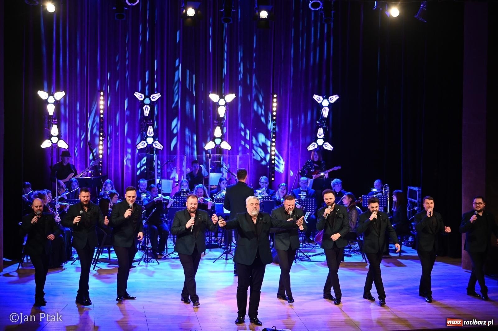 Zdjęcie w galerii na portalu naszraciborz.pl: 10 Tenorów – z miłości do kobiet. Muzyczne święto w Raciborskim Centrum Kultury [FOTO i WIDEO] wiadomości z regionu