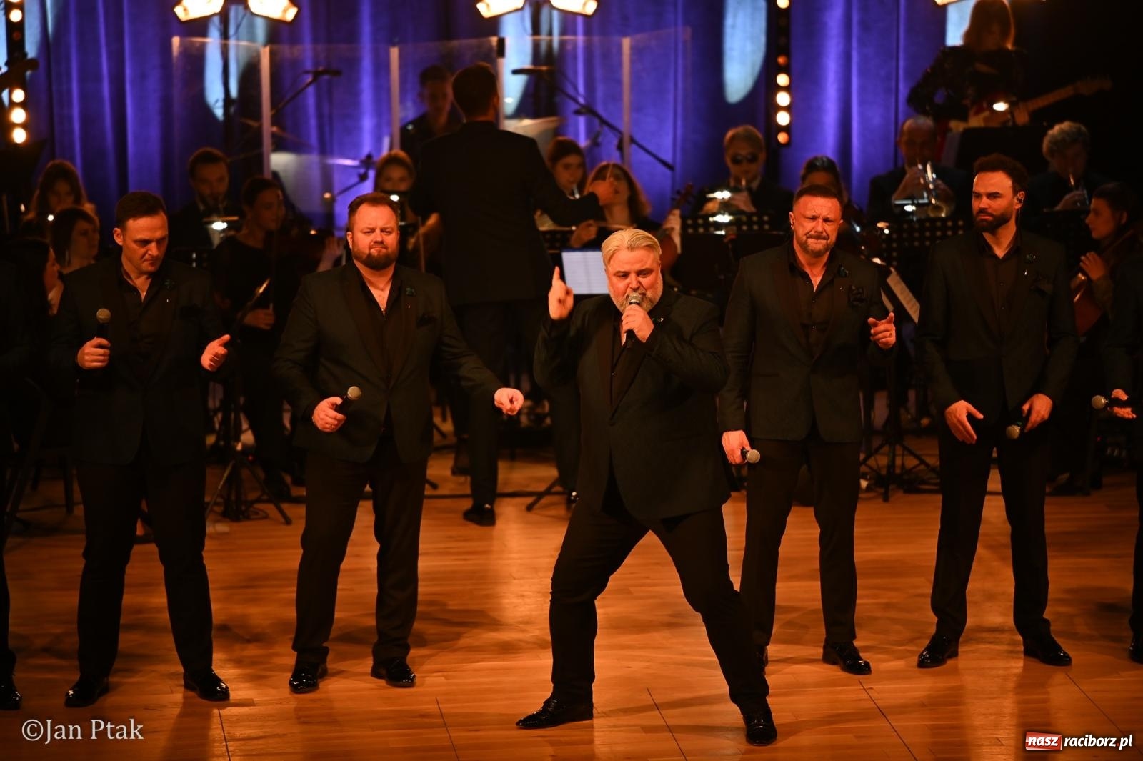 Zdjęcie w galerii na portalu naszraciborz.pl: 10 Tenorów – z miłości do kobiet. Muzyczne święto w Raciborskim Centrum Kultury [FOTO i WIDEO] wiadomości z regionu