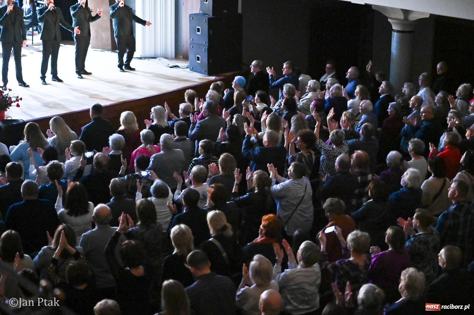 Zdjęcie w galerii na portalu naszraciborz.pl: 10 Tenorów – z miłości do kobiet. Muzyczne święto w Raciborskim Centrum Kultury [FOTO i WIDEO] wiadomości z regionu