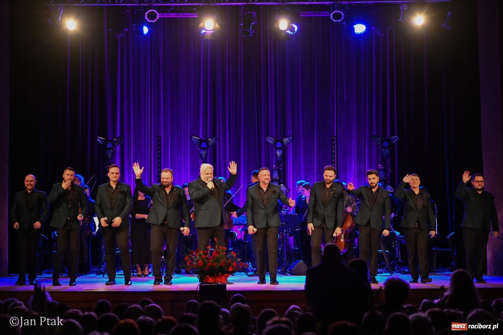 Zdjęcie w galerii na portalu naszraciborz.pl: 10 Tenorów – z miłości do kobiet. Muzyczne święto w Raciborskim Centrum Kultury [FOTO i WIDEO] wiadomości z regionu