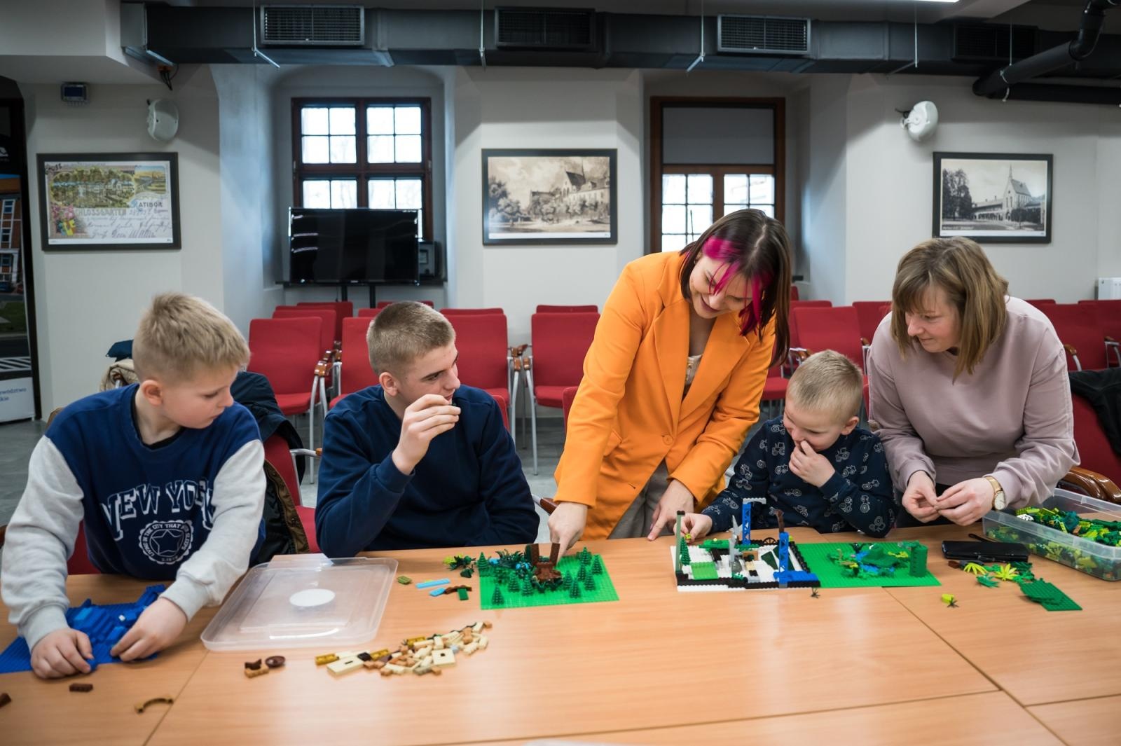 Zdjęcie w galerii na portalu naszraciborz.pl: Ponad pół miliona klocków na Zamku Piastowskim – ferie w Powiecie Raciborskim trwają wiadomości z regionu