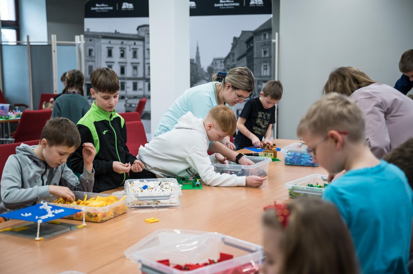 Zdjęcie w galerii na portalu naszraciborz.pl: Ponad pół miliona klocków na Zamku Piastowskim – ferie w Powiecie Raciborskim trwają wiadomości z regionu