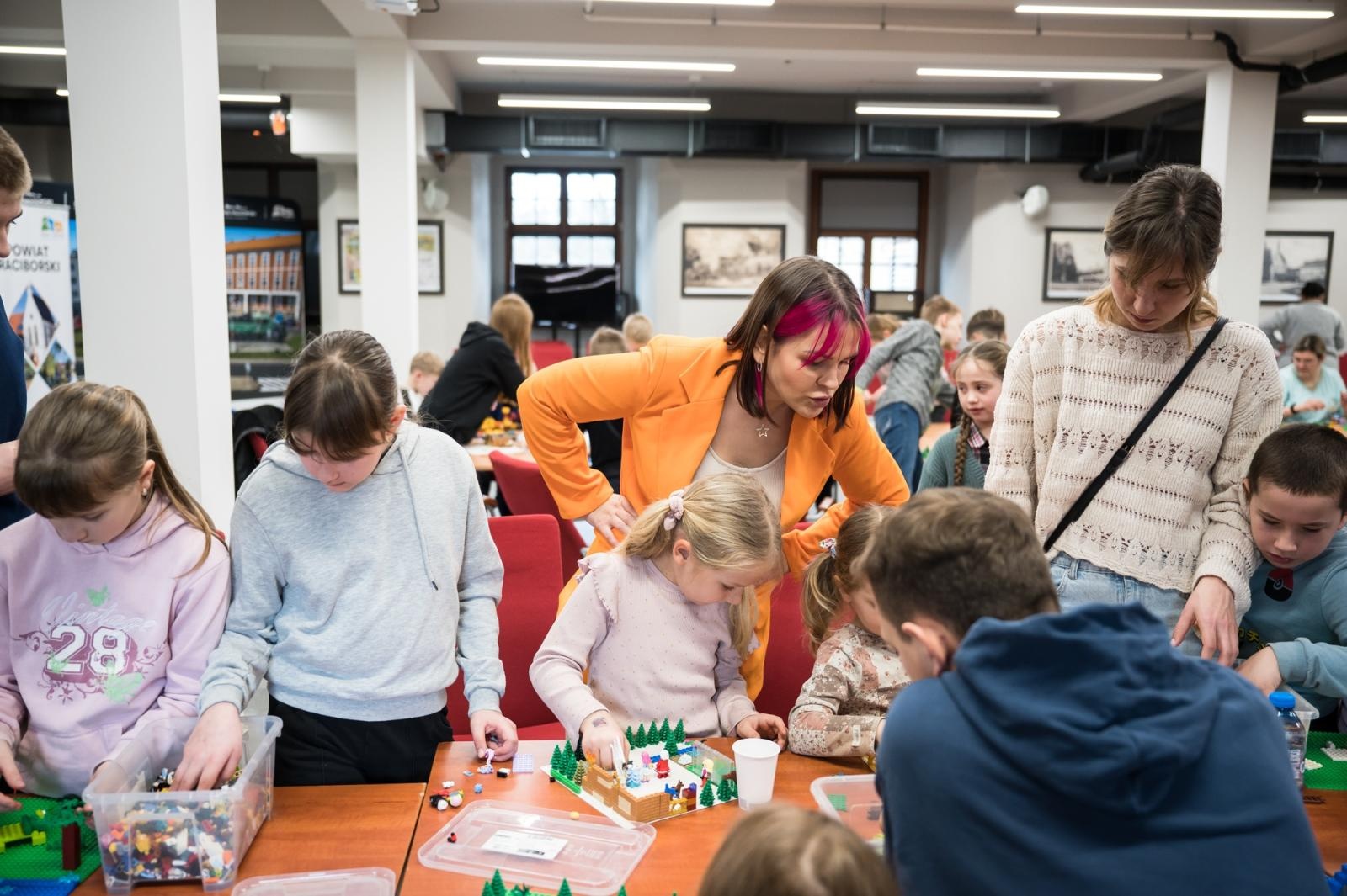 Zdjęcie w galerii na portalu naszraciborz.pl: Ponad pół miliona klocków na Zamku Piastowskim – ferie w Powiecie Raciborskim trwają wiadomości z regionu