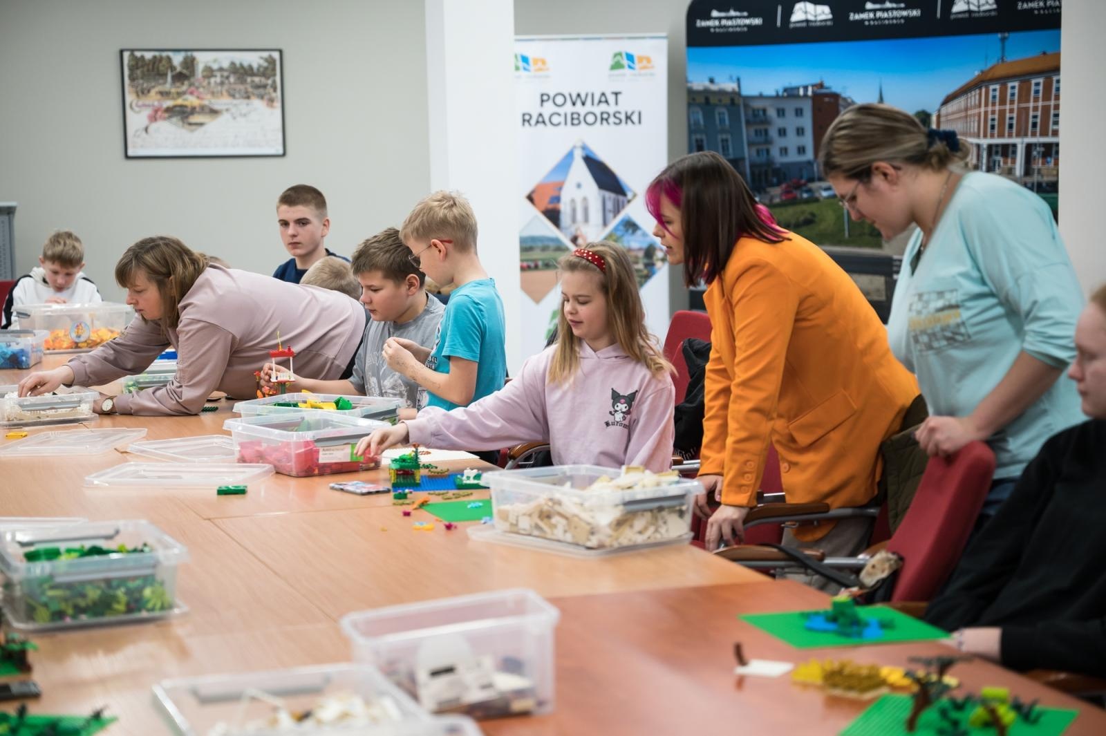 Zdjęcie w galerii na portalu naszraciborz.pl: Ponad pół miliona klocków na Zamku Piastowskim – ferie w Powiecie Raciborskim trwają wiadomości z regionu