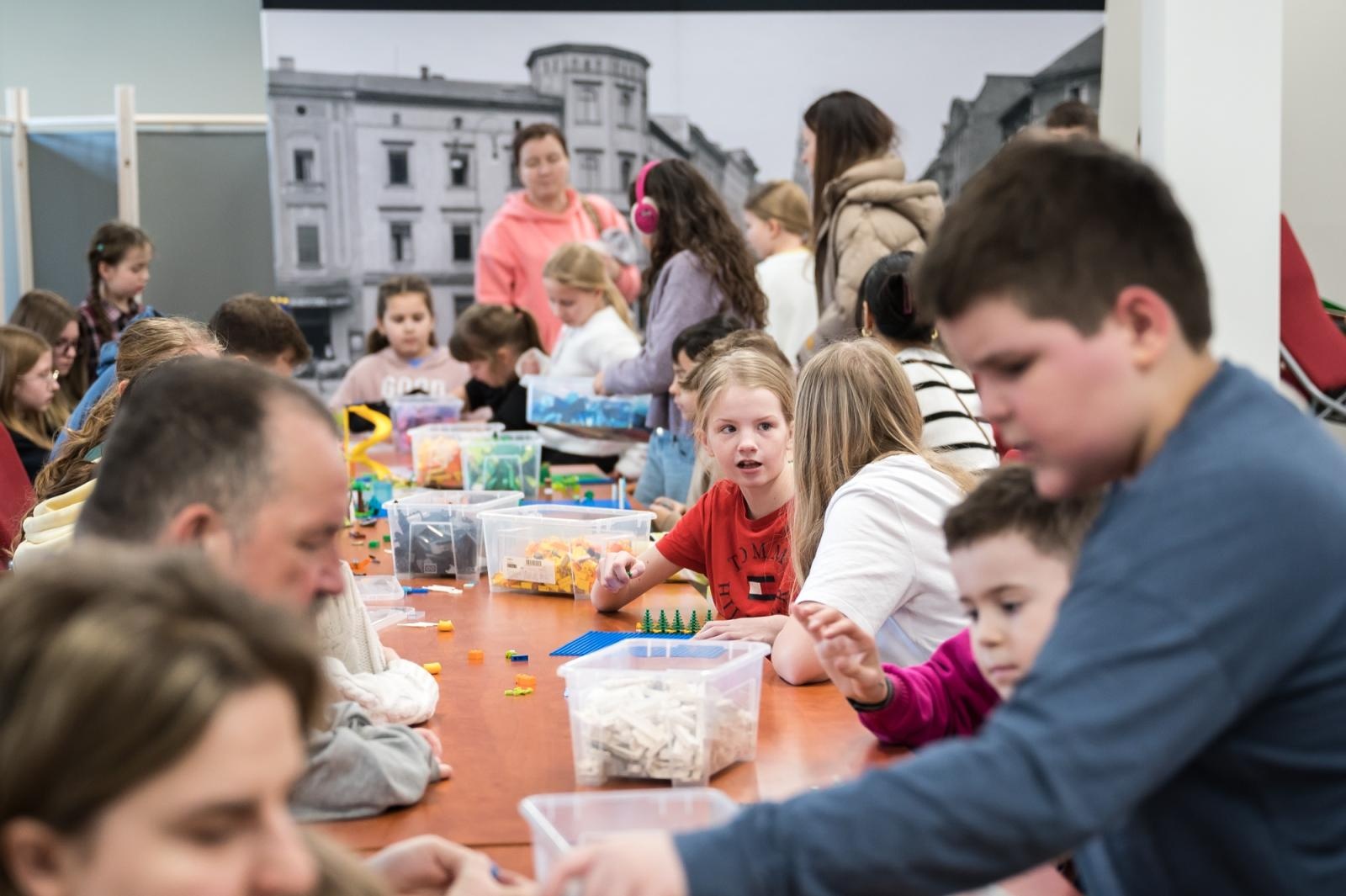 Zdjęcie w galerii na portalu naszraciborz.pl: Ponad pół miliona klocków na Zamku Piastowskim – ferie w Powiecie Raciborskim trwają wiadomości z regionu