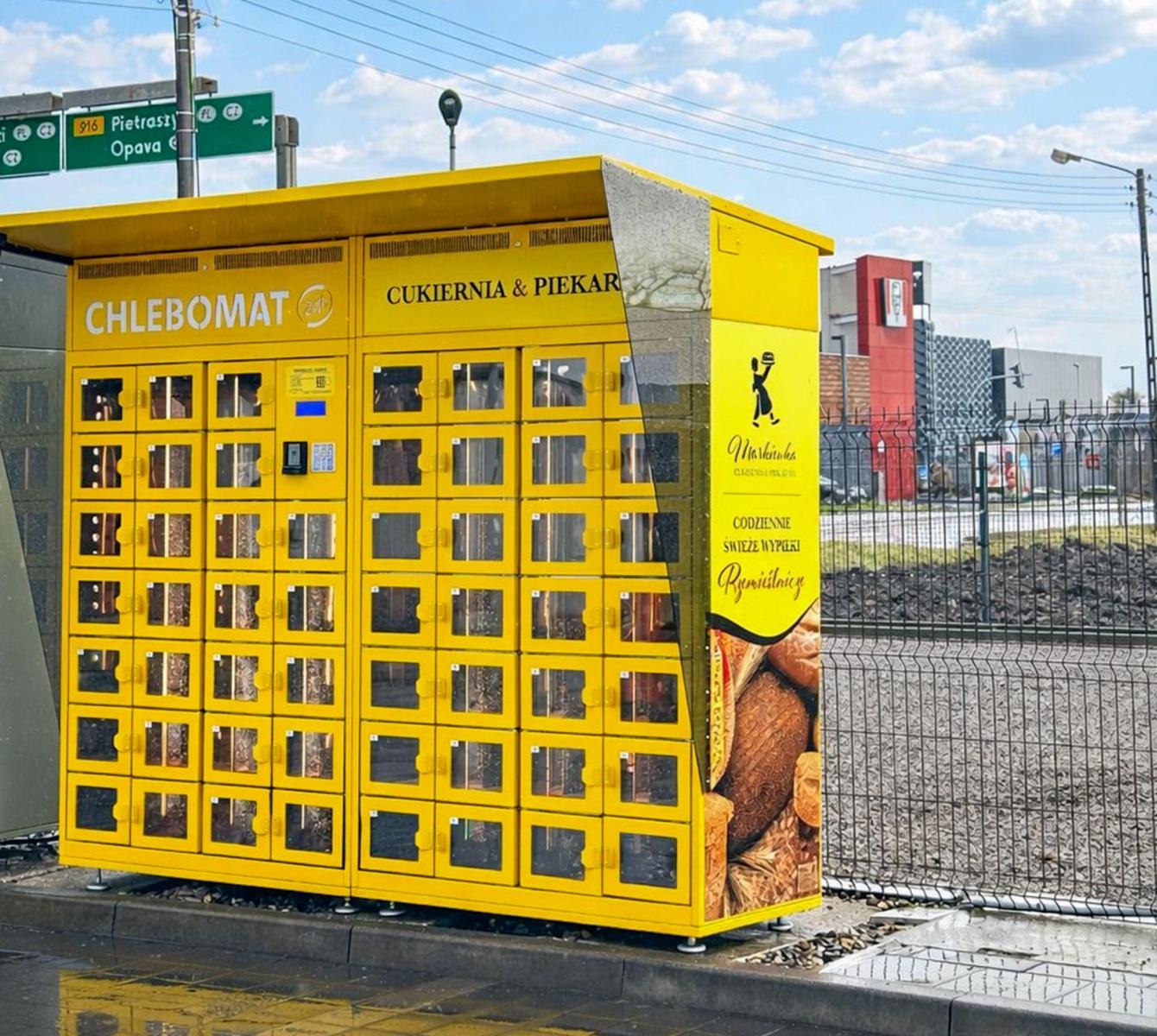 Zdjęcie w galerii na portalu naszraciborz.pl: Świeży chleb o każdej porze. Nowy chlebomat w Raciborzu przy ul. Jana Pawła II obok myta już działa wiadomości z regionu