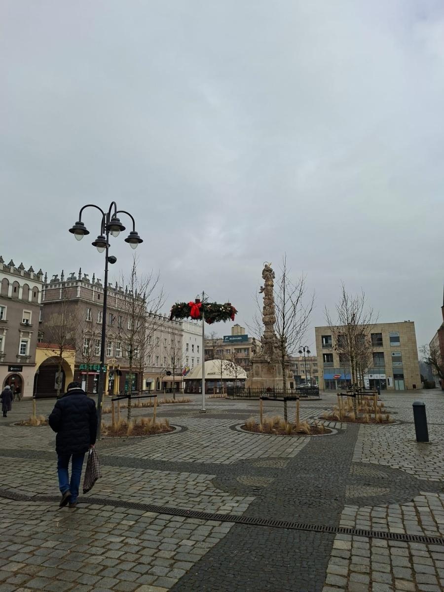 Zdjęcie w galerii na portalu naszraciborz.pl: Ozdoby i odpowiedzialne przywództwo. Interpelacja radnego Fity do prezydenta wiadomości z regionu