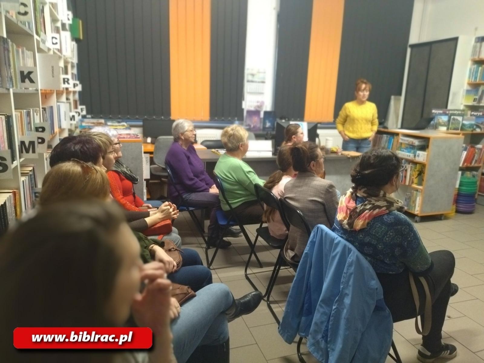 Zdjęcie w galerii na portalu naszraciborz.pl: Azjatycka przygoda w raciborskiej bibliotece – Tajlandia i Wietnam oczami podróżniczki wiadomości z regionu