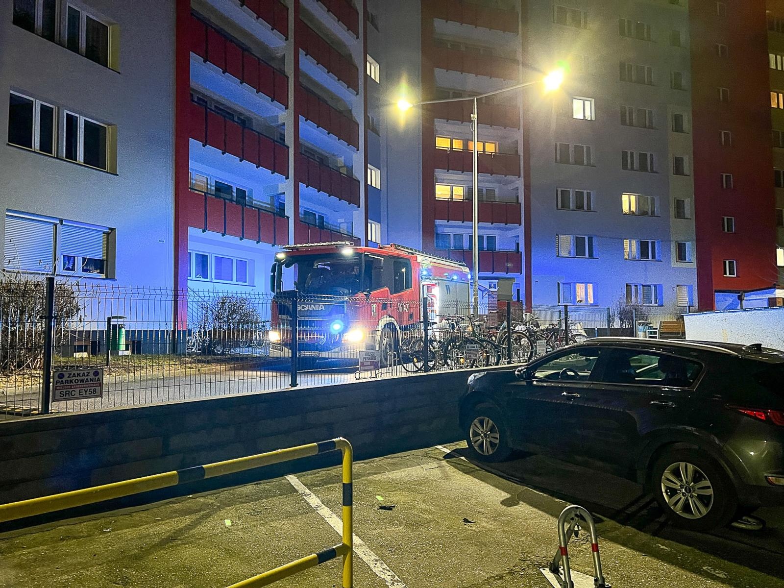 Zdjęcie w galerii na portalu naszraciborz.pl: Pięć interwencji straży pożarnej w powiecie raciborskim. Upadek z rusztowania i wejście do mieszkania na Katowickiej wiadomości z regionu