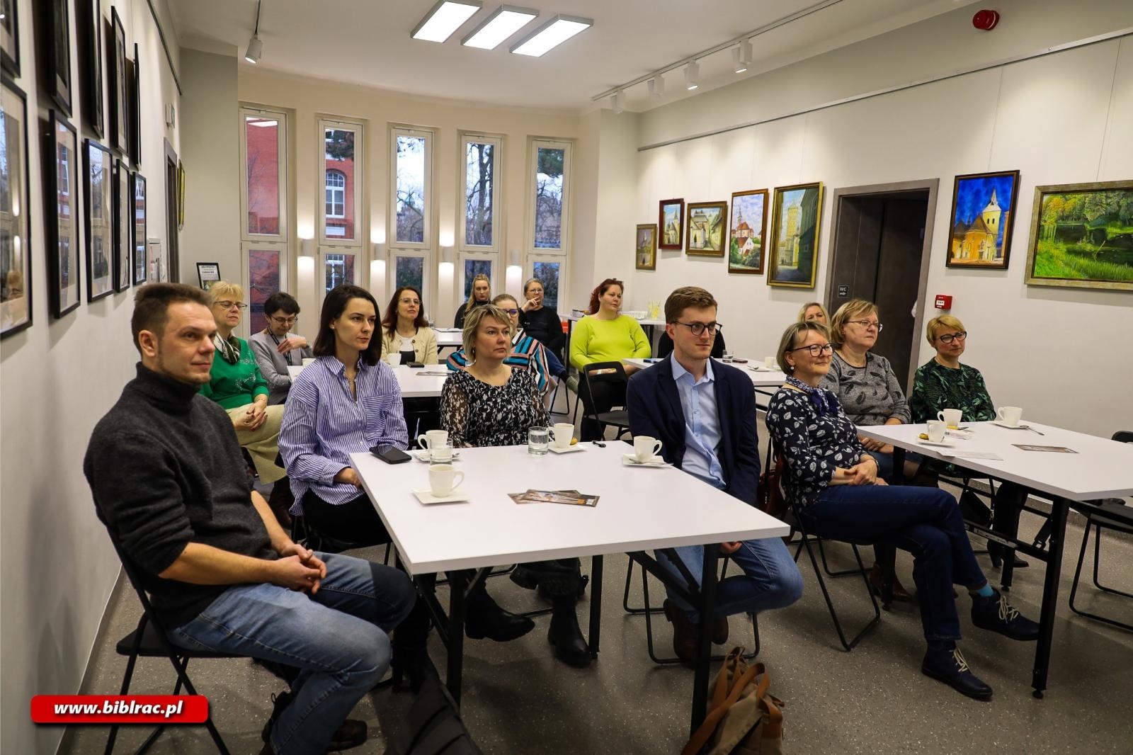 Zdjęcie w galerii na portalu naszraciborz.pl: Biblioteka nie oGRANICzA. Seminarium w Raciborzu wiadomości z regionu