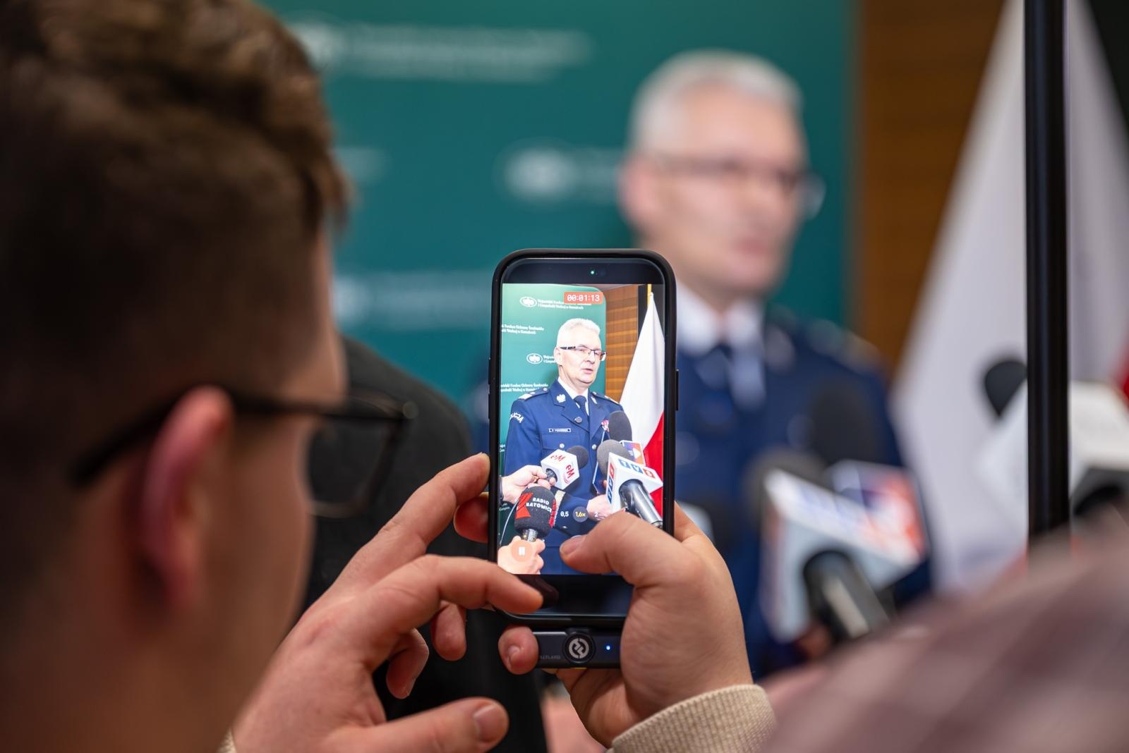 Zdjęcie w galerii na portalu naszraciborz.pl: 40 nowych radiowozów dla śląskiej Policji – podpisano porozumienie z WFOŚiGW w Katowicach wiadomości z regionu