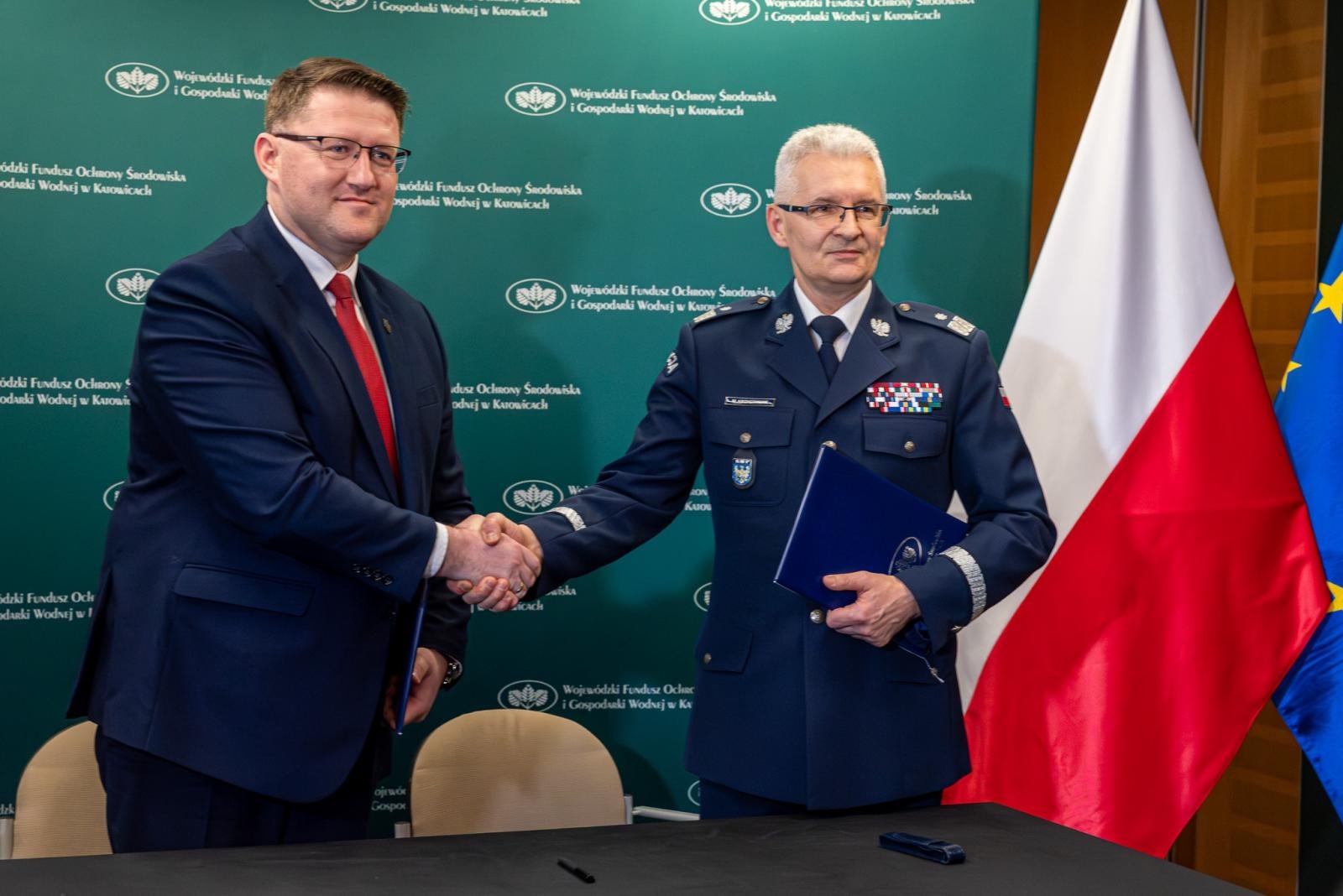 Zdjęcie w galerii na portalu naszraciborz.pl: 40 nowych radiowozów dla śląskiej Policji – podpisano porozumienie z WFOŚiGW w Katowicach wiadomości z regionu