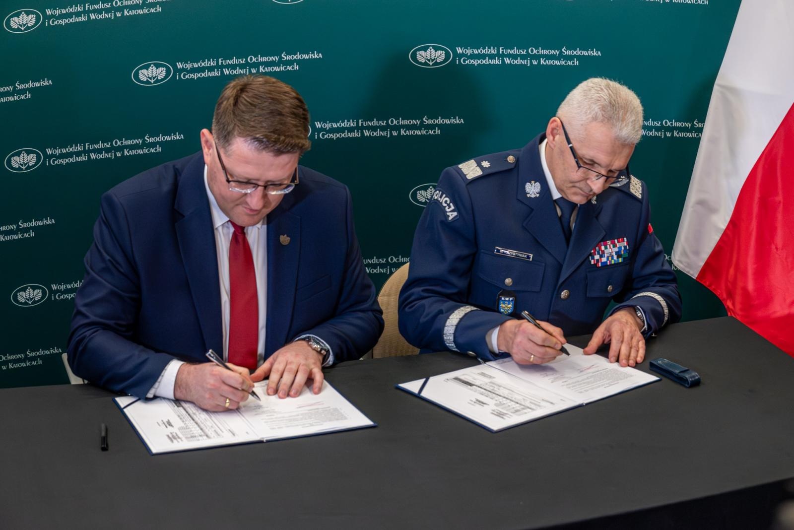 Zdjęcie w galerii na portalu naszraciborz.pl: 40 nowych radiowozów dla śląskiej Policji – podpisano porozumienie z WFOŚiGW w Katowicach wiadomości z regionu