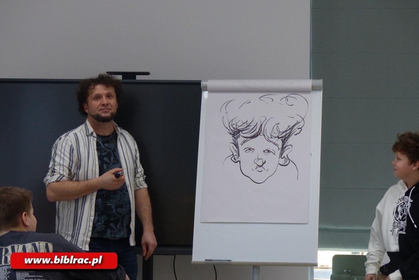 Zdjęcie w galerii na portalu naszraciborz.pl: Komiksowe ferie w bibliotece - kreatywne warsztaty z Szymonem Telukiem wiadomości z regionu