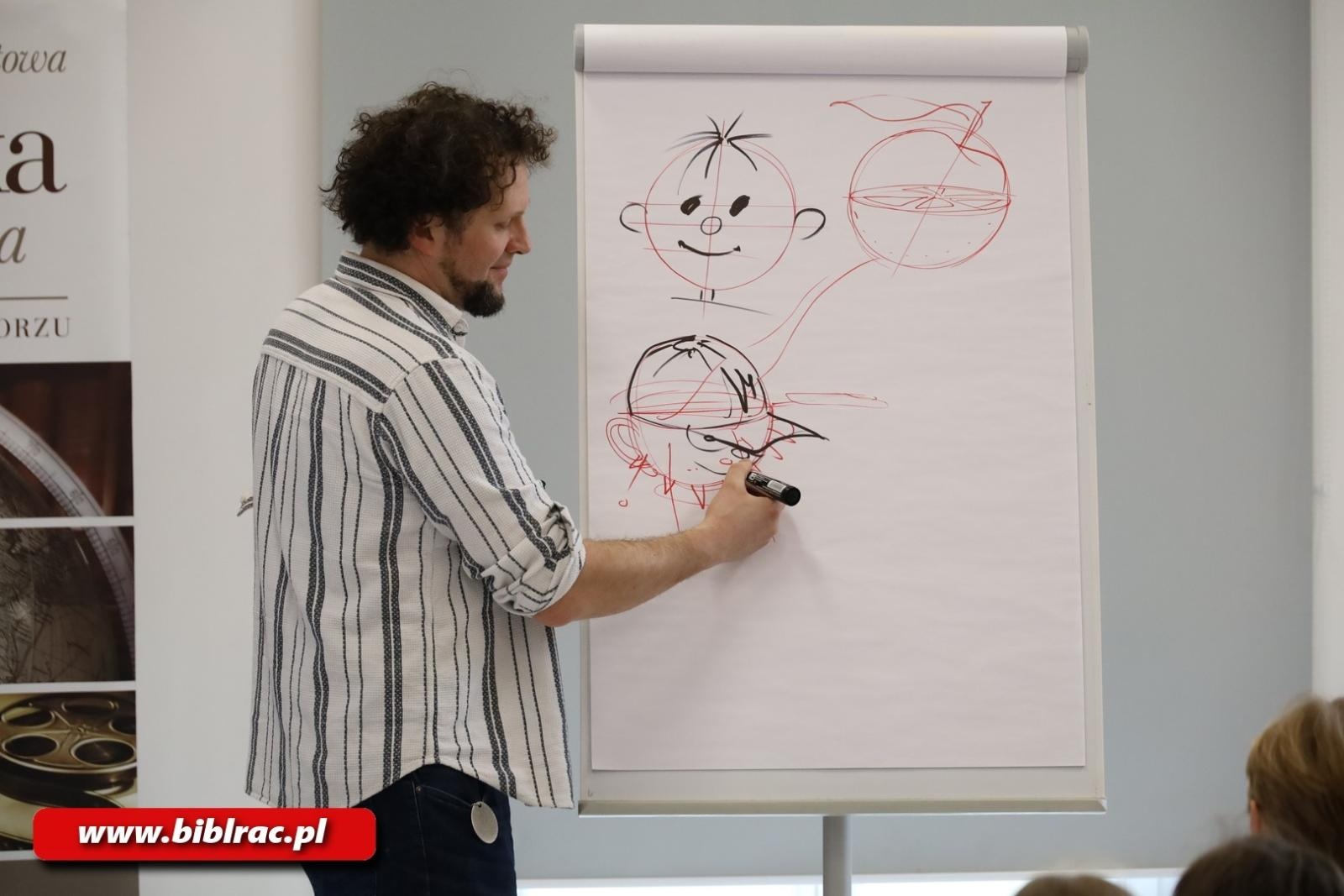 Zdjęcie w galerii na portalu naszraciborz.pl: Komiksowe ferie w bibliotece - kreatywne warsztaty z Szymonem Telukiem wiadomości z regionu