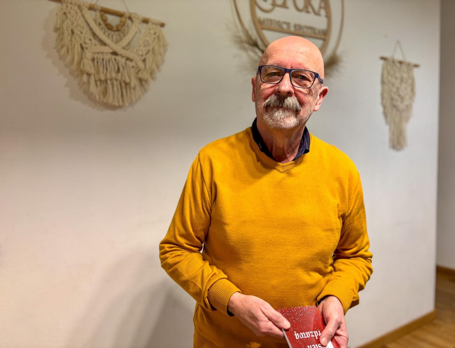 Zdjęcie w galerii na portalu naszraciborz.pl: Aleksander Pordzik. Spotkanie z poezją w Epoce wiadomości z regionu