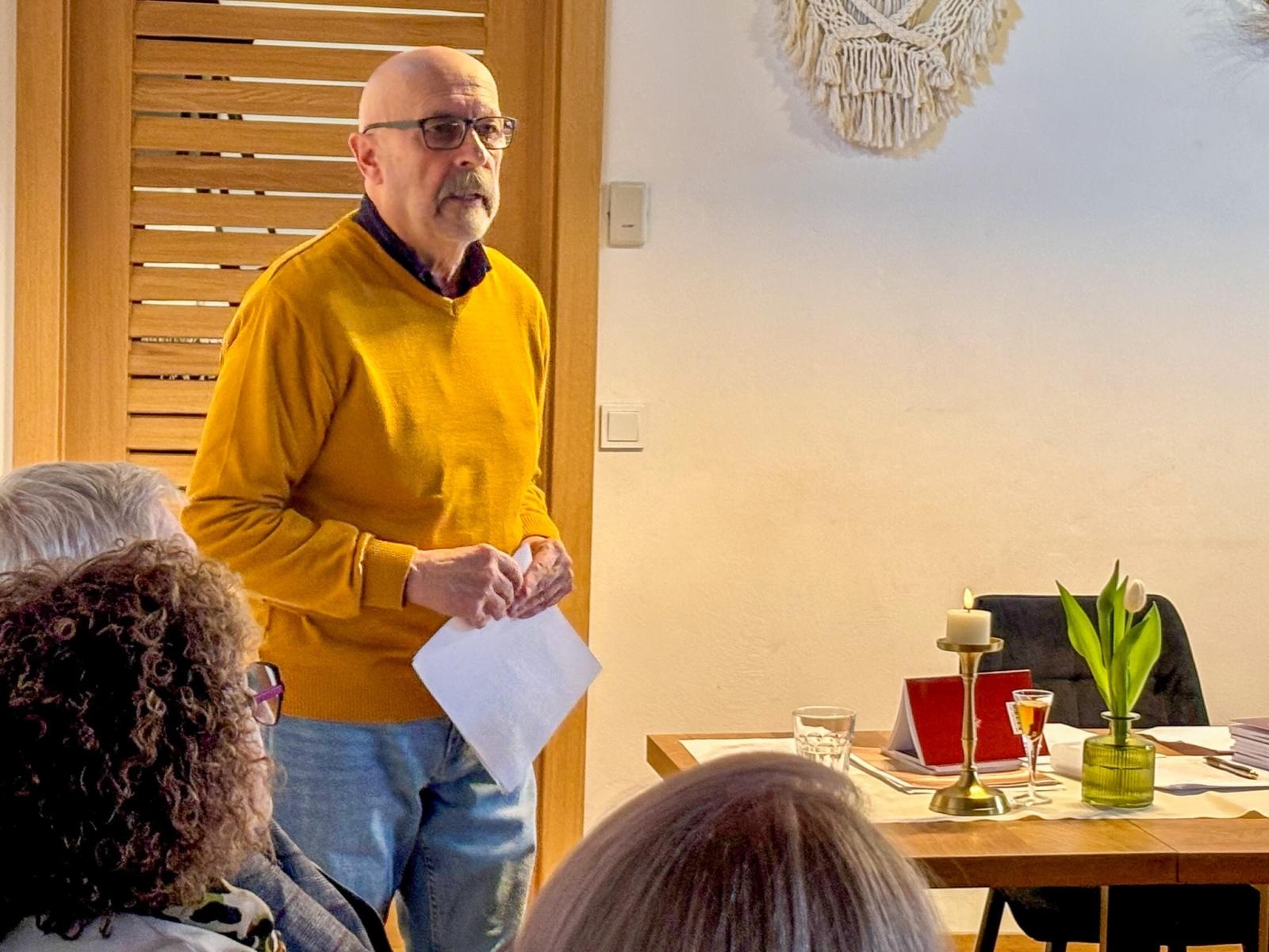 Zdjęcie w galerii na portalu naszraciborz.pl: Aleksander Pordzik. Spotkanie z poezją w Epoce wiadomości z regionu