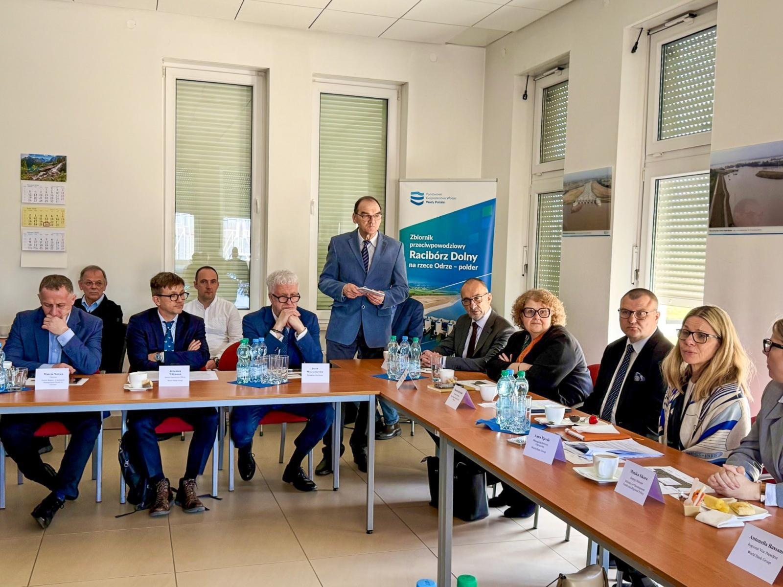 Zdjęcie w galerii na portalu naszraciborz.pl: Przedstawiciele Banku Światowego odwiedzili Zbiornik Racibórz Dolny wiadomości z regionu