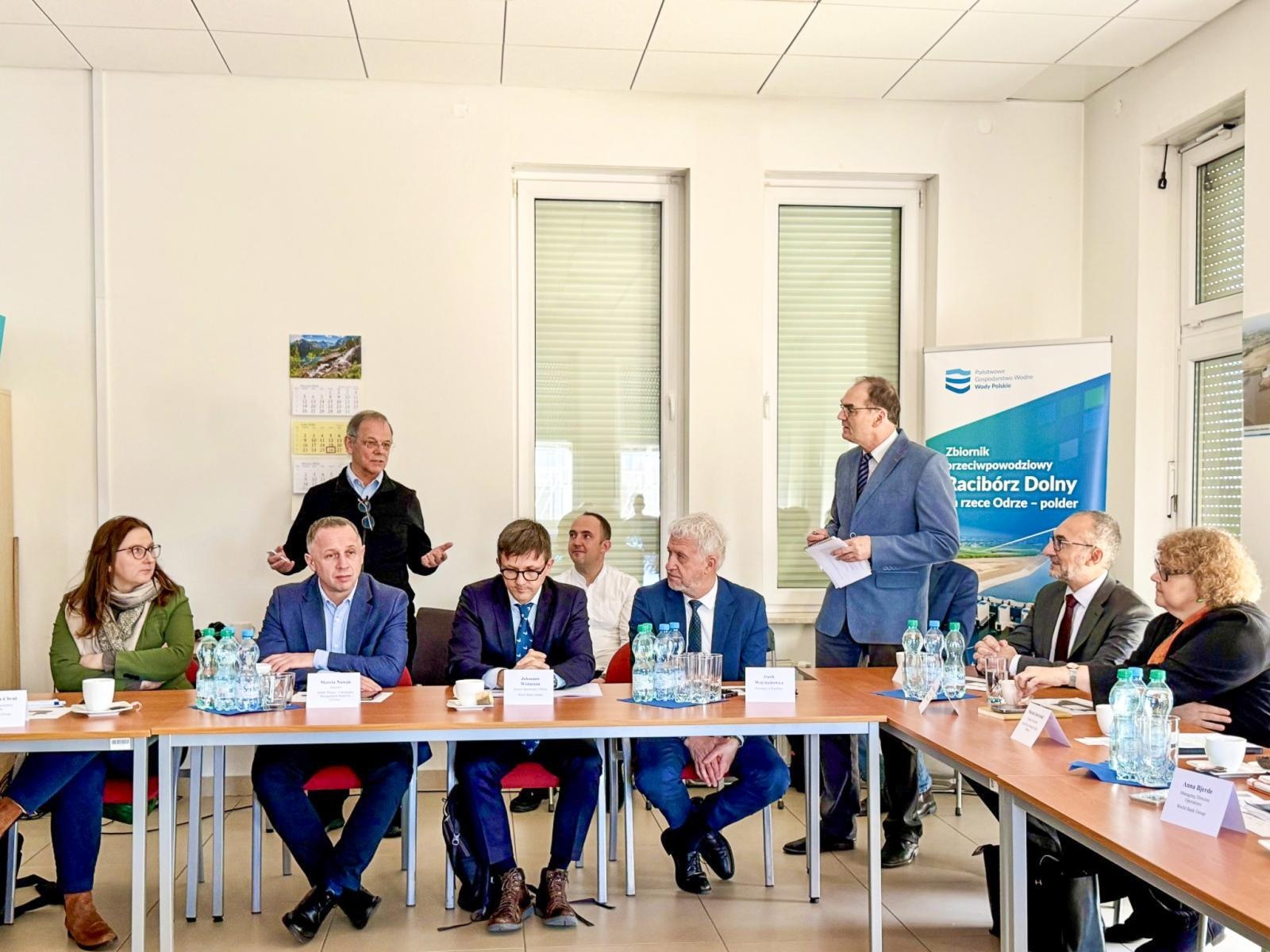 Zdjęcie w galerii na portalu naszraciborz.pl: Przedstawiciele Banku Światowego odwiedzili Zbiornik Racibórz Dolny wiadomości z regionu