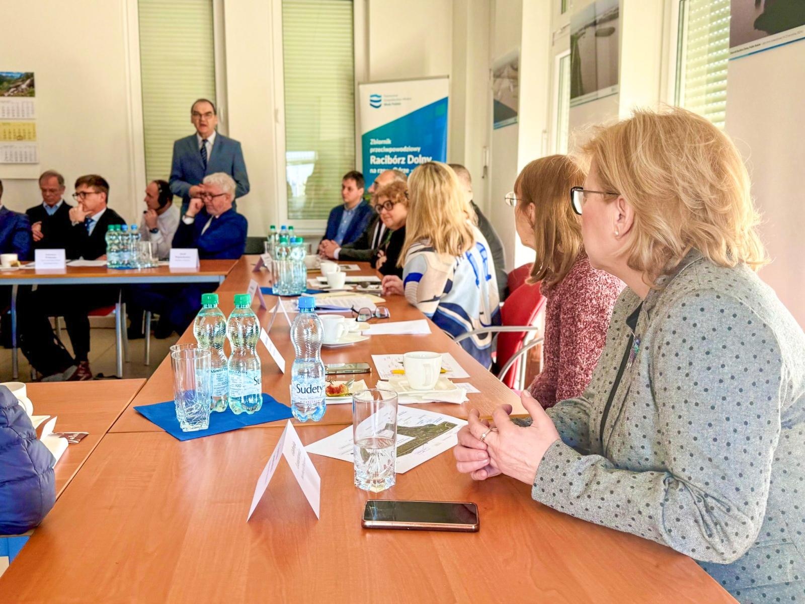 Zdjęcie w galerii na portalu naszraciborz.pl: Przedstawiciele Banku Światowego odwiedzili Zbiornik Racibórz Dolny wiadomości z regionu