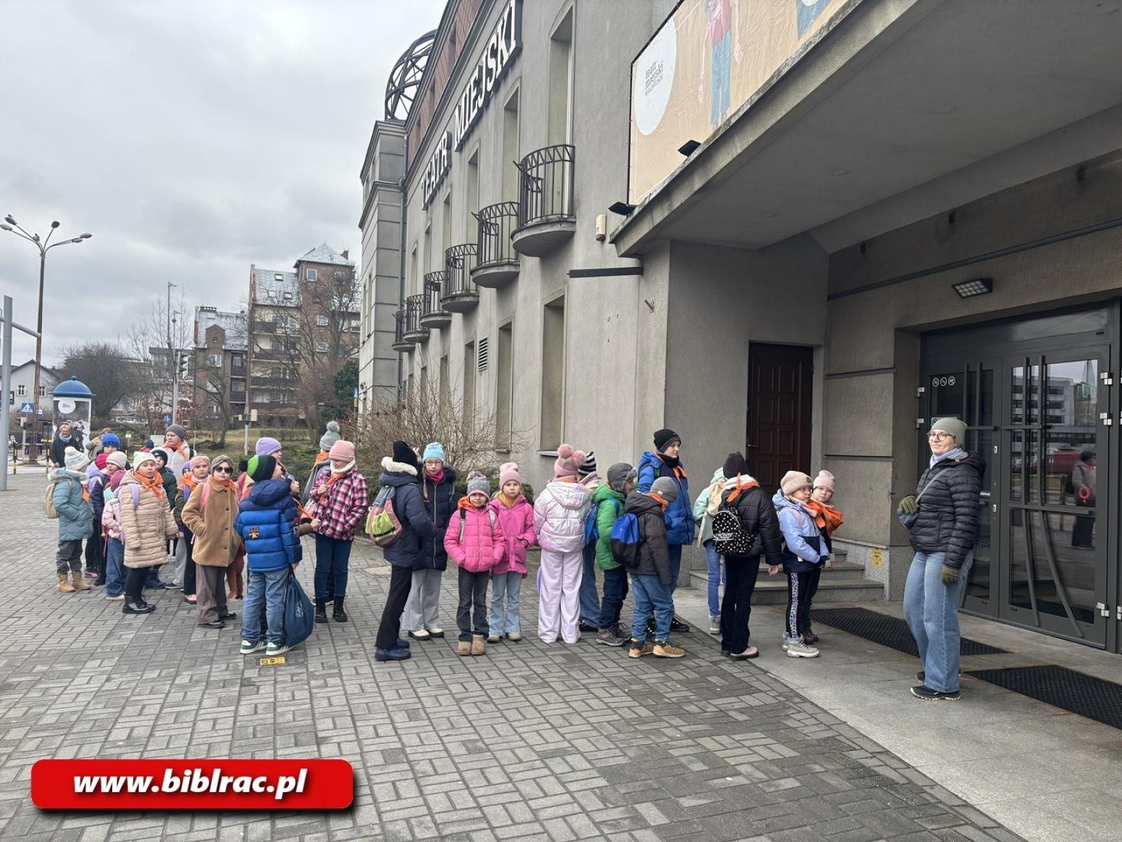Zdjęcie w galerii na portalu naszraciborz.pl: Z biblioteki na teatralną scenę - spotkanie z Tuwimem w Gliwicach wiadomości z regionu