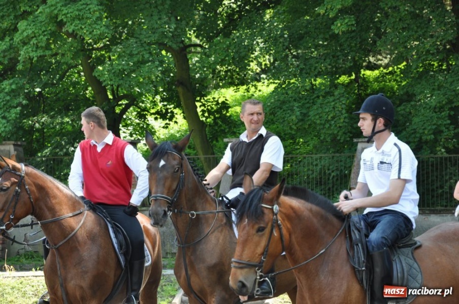 Zdjęcie w galerii na portalu naszraciborz.pl: Majówka konna w Krowiarkach wiadomości z regionu