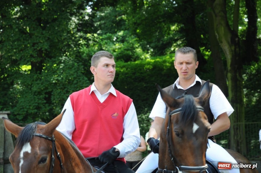 Zdjęcie w galerii na portalu naszraciborz.pl: Majówka konna w Krowiarkach wiadomości z regionu