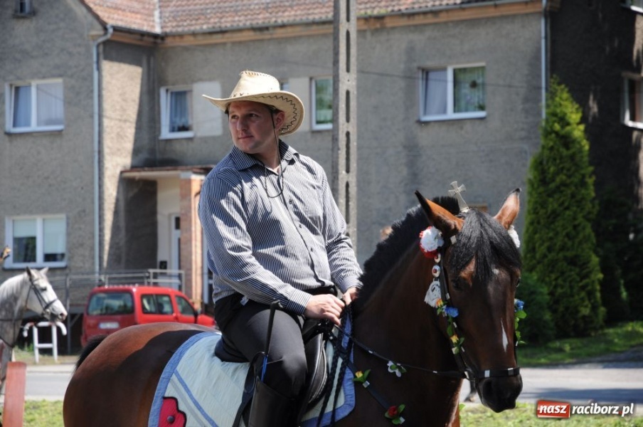 Zdjęcie w galerii na portalu naszraciborz.pl: Majówka konna w Krowiarkach wiadomości z regionu