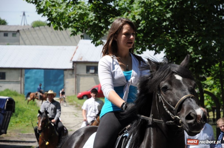 Zdjęcie w galerii na portalu naszraciborz.pl: Majówka konna w Krowiarkach wiadomości z regionu
