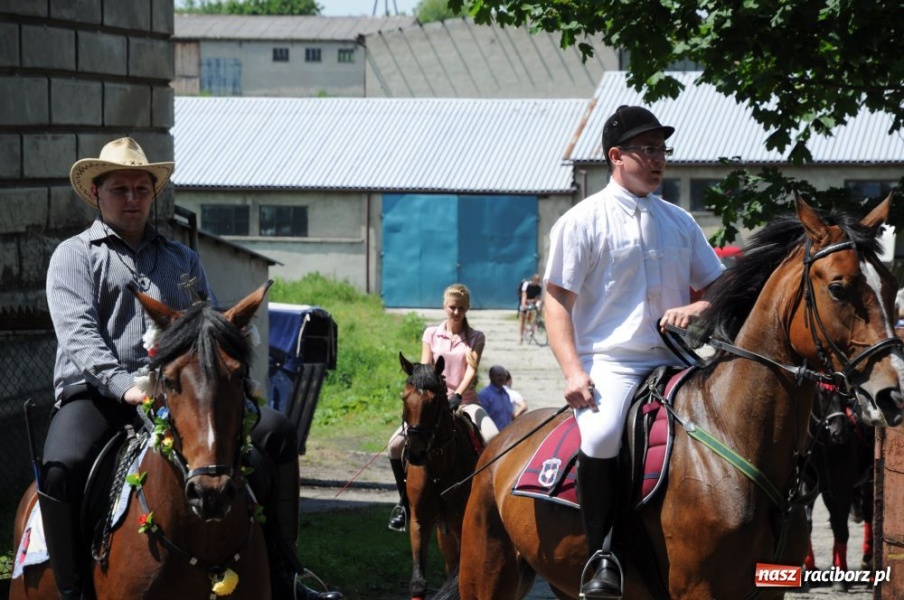 Zdjęcie w galerii na portalu naszraciborz.pl: Majówka konna w Krowiarkach wiadomości z regionu