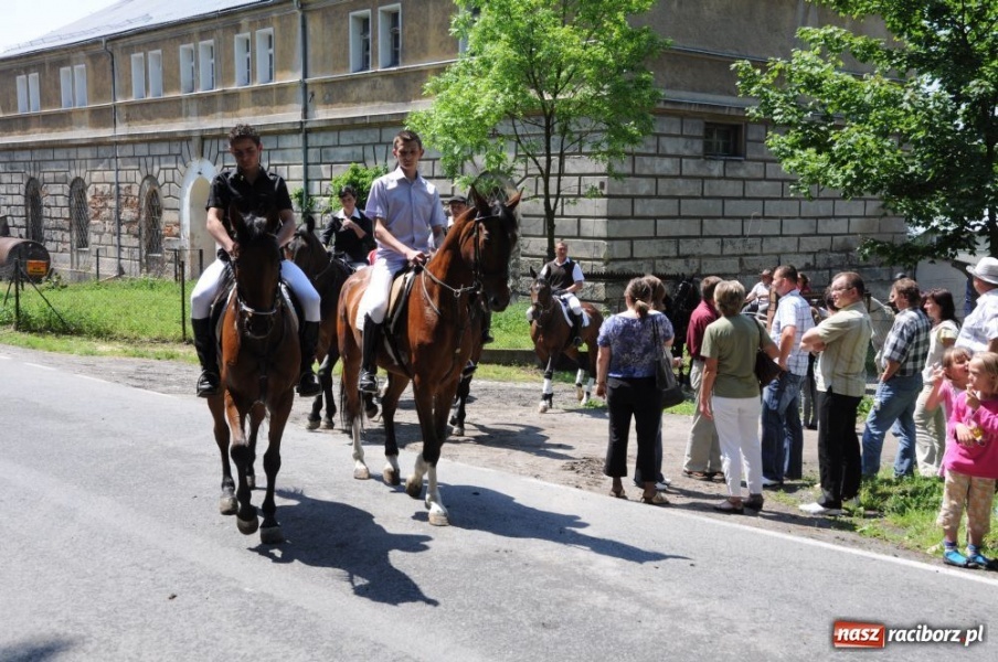 Zdjęcie w galerii na portalu naszraciborz.pl: Majówka konna w Krowiarkach wiadomości z regionu