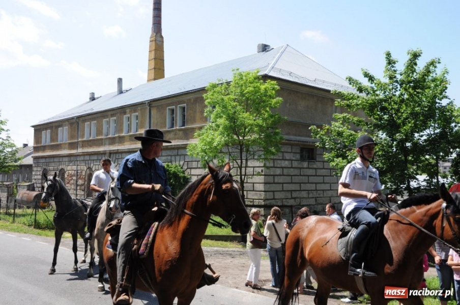 Zdjęcie w galerii na portalu naszraciborz.pl: Majówka konna w Krowiarkach wiadomości z regionu