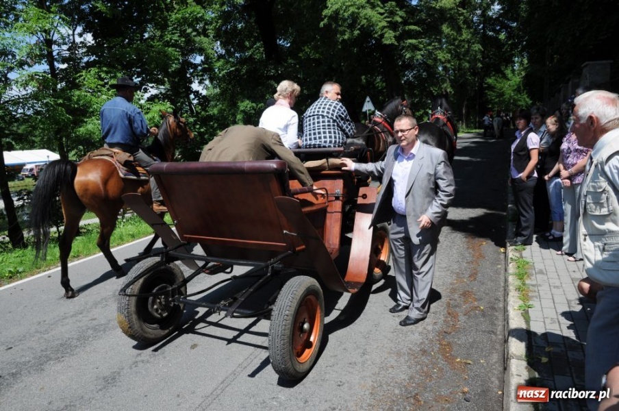 Zdjęcie w galerii na portalu naszraciborz.pl: Majówka konna w Krowiarkach wiadomości z regionu