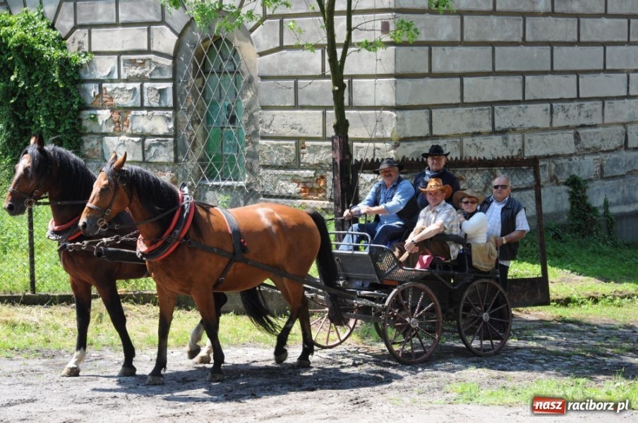 Zdjęcie w galerii na portalu naszraciborz.pl: Majówka konna w Krowiarkach wiadomości z regionu