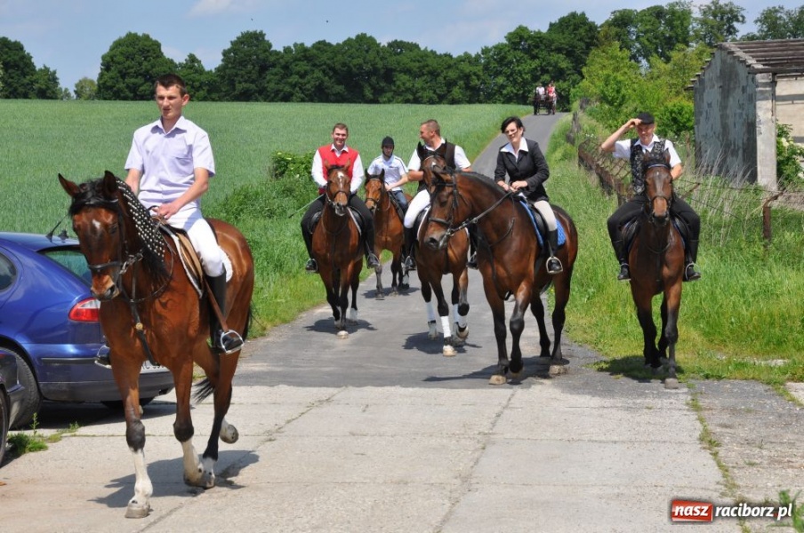 Zdjęcie w galerii na portalu naszraciborz.pl: Majówka konna w Krowiarkach wiadomości z regionu