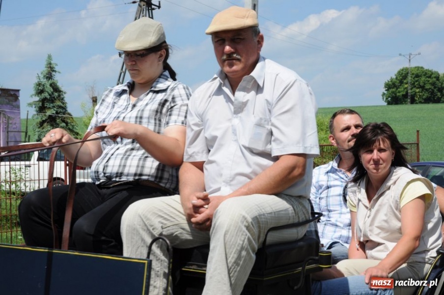 Zdjęcie w galerii na portalu naszraciborz.pl: Majówka konna w Krowiarkach wiadomości z regionu