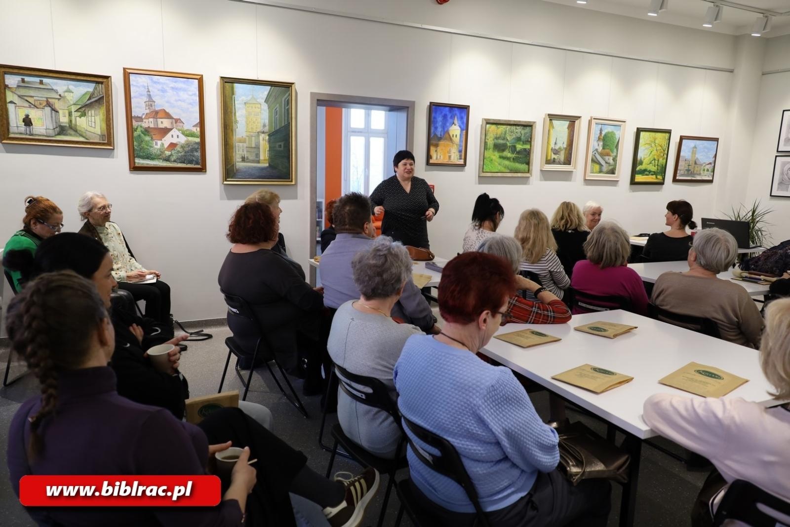 Zdjęcie w galerii na portalu naszraciborz.pl: Sekrety ziołowej natury – wykład z elementami warsztatowymi w bibliotece wiadomości z regionu
