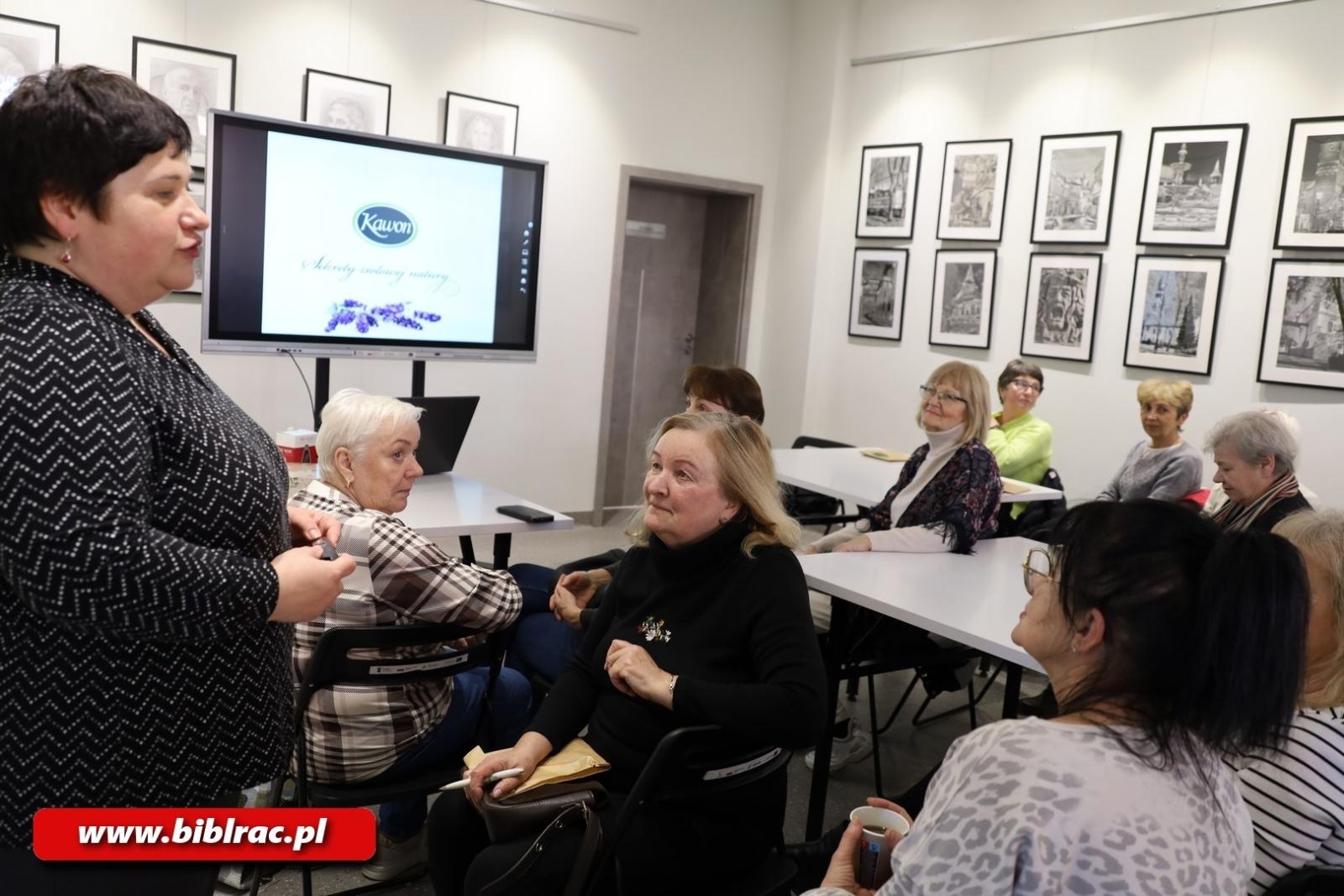 Zdjęcie w galerii na portalu naszraciborz.pl: Sekrety ziołowej natury – wykład z elementami warsztatowymi w bibliotece wiadomości z regionu