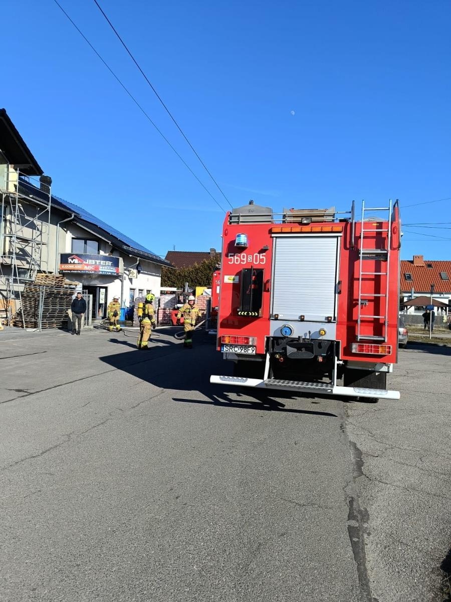 Zdjęcie w galerii na portalu naszraciborz.pl: Dym nad sklepem, kolizja na Wrocławskiej i fałszywy alarm w restauracji [RAPORT 998] wiadomości z regionu