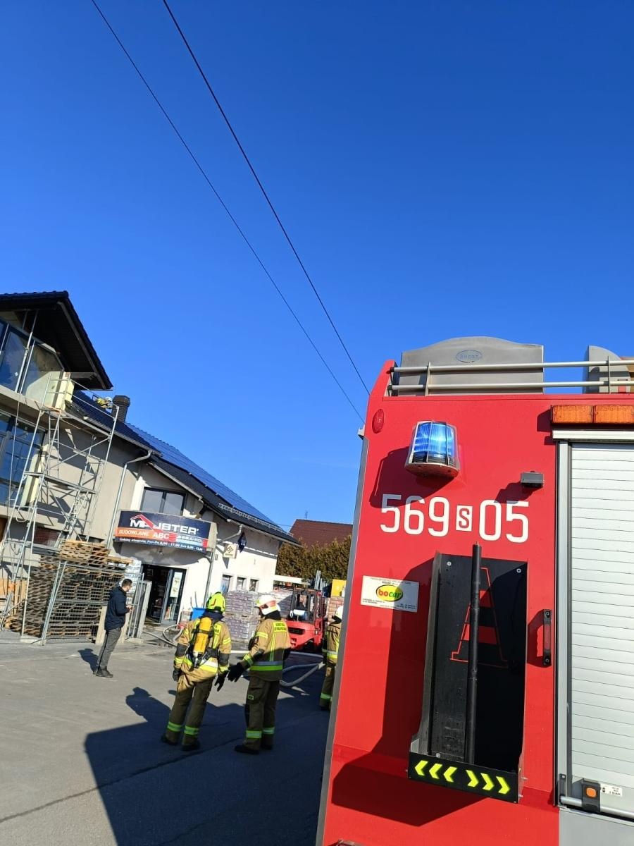 Zdjęcie w galerii na portalu naszraciborz.pl: Dym nad sklepem, kolizja na Wrocławskiej i fałszywy alarm w restauracji [RAPORT 998] wiadomości z regionu
