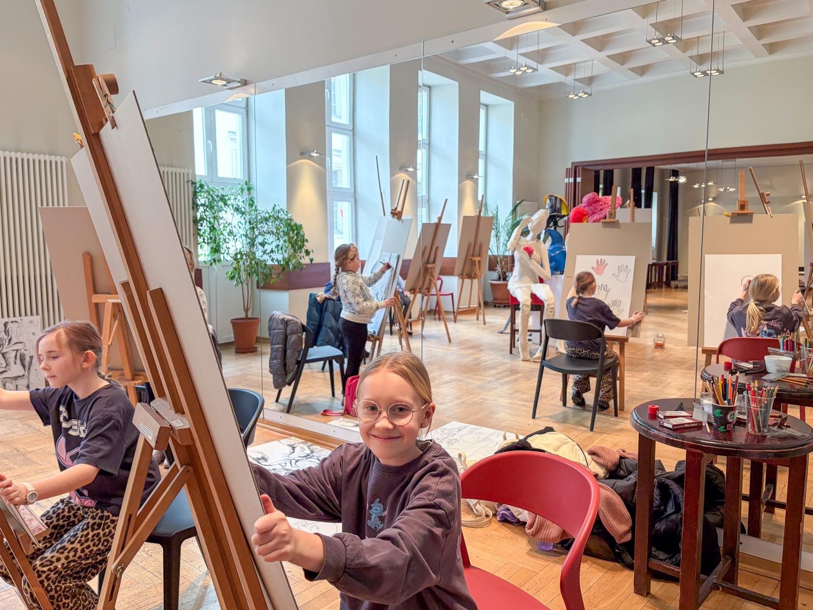 Zdjęcie w galerii na portalu naszraciborz.pl: Magia czerni i bieli – warsztaty rysunku węglem podczas Ferii z RCK wiadomości z regionu