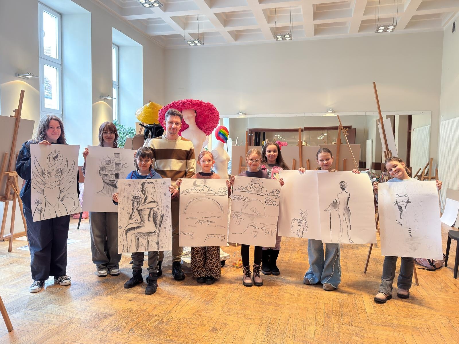 Zdjęcie w galerii na portalu naszraciborz.pl: Magia czerni i bieli – warsztaty rysunku węglem podczas Ferii z RCK wiadomości z regionu