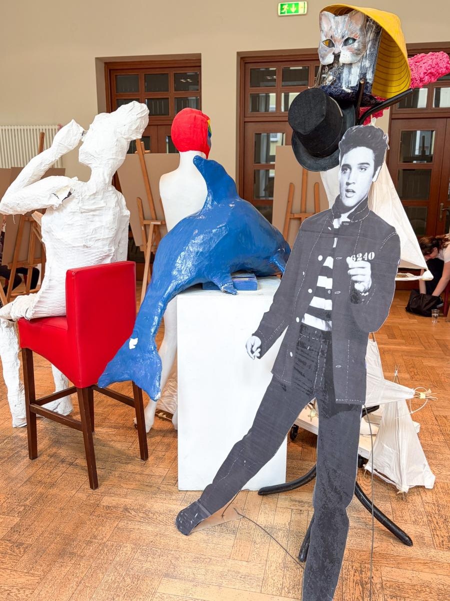 Zdjęcie w galerii na portalu naszraciborz.pl: Magia czerni i bieli – warsztaty rysunku węglem podczas Ferii z RCK wiadomości z regionu