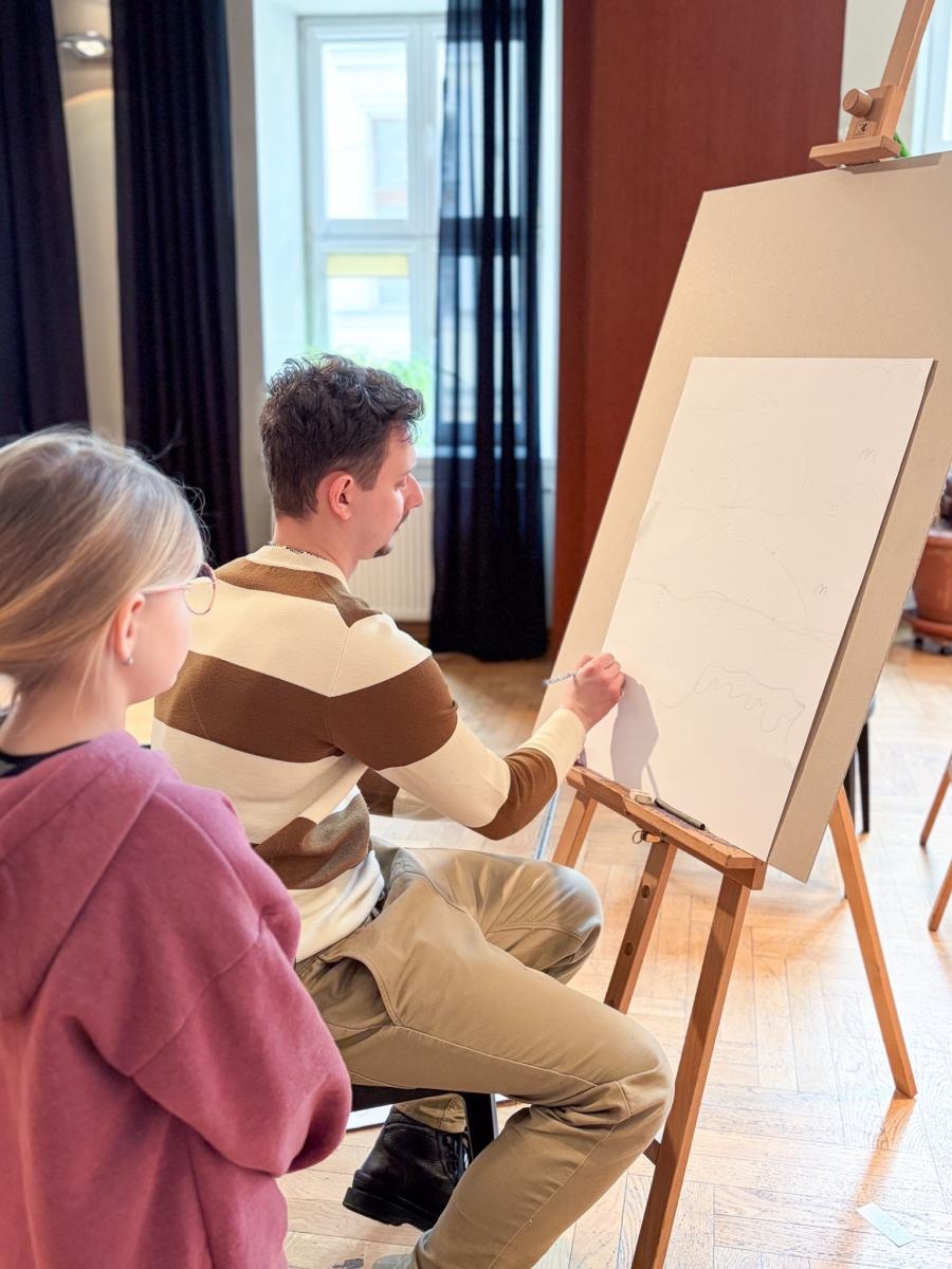 Zdjęcie w galerii na portalu naszraciborz.pl: Magia czerni i bieli – warsztaty rysunku węglem podczas Ferii z RCK wiadomości z regionu