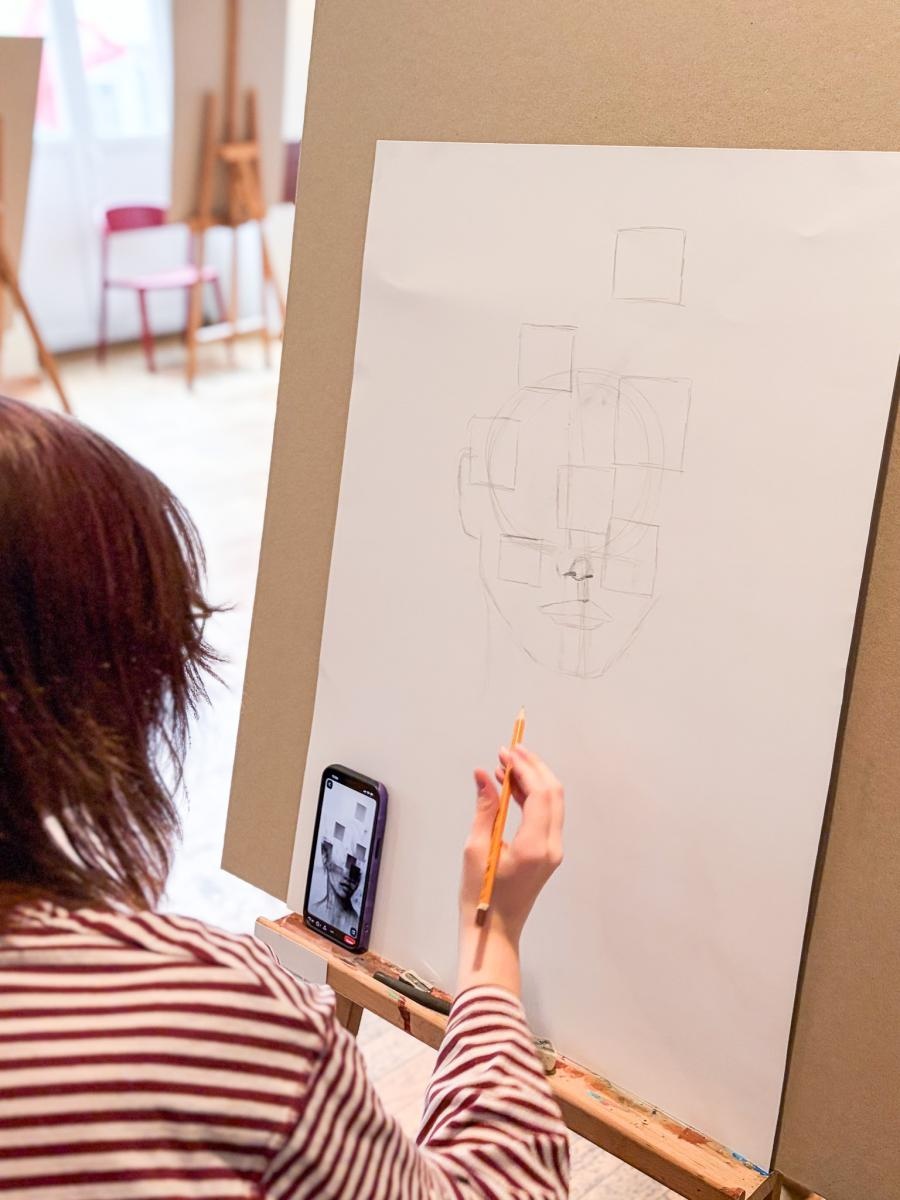 Zdjęcie w galerii na portalu naszraciborz.pl: Magia czerni i bieli – warsztaty rysunku węglem podczas Ferii z RCK wiadomości z regionu